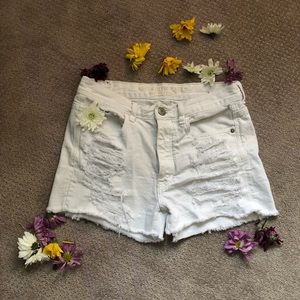 White American Eagle shorts